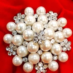 Rhinestone/Pearl Brooch/Pin